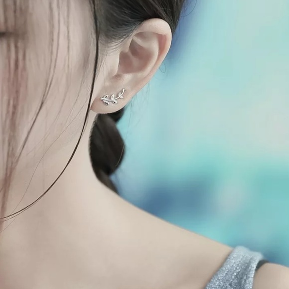 ๐ Sterling Silver 925 Stud Earrings - Picture 2 of 5